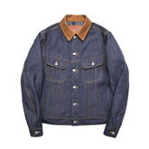 Denim jacket with a brown collar